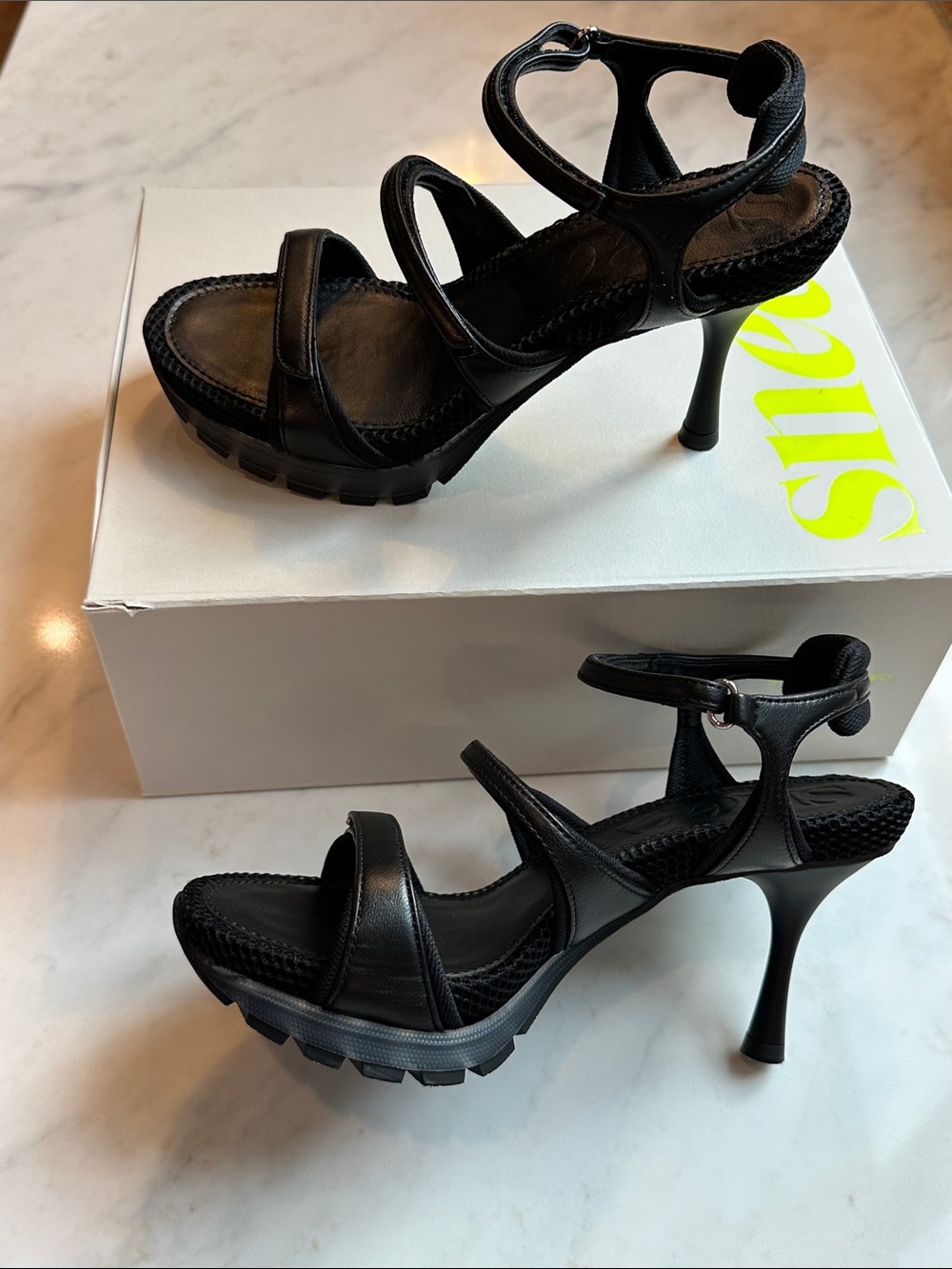 Women's Black Sneex "Charlie" sandals, Size 6!